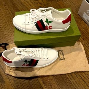 Gucci leather sneakers brand new